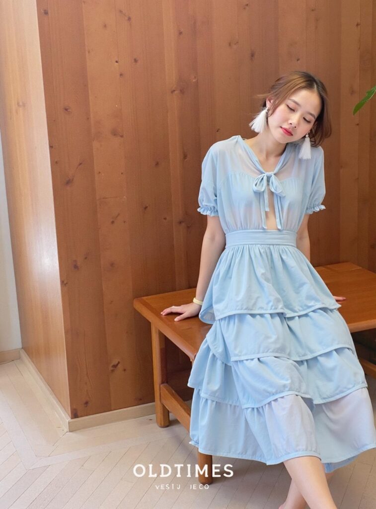 Complex scene before Magic Eraser by Weshop AI