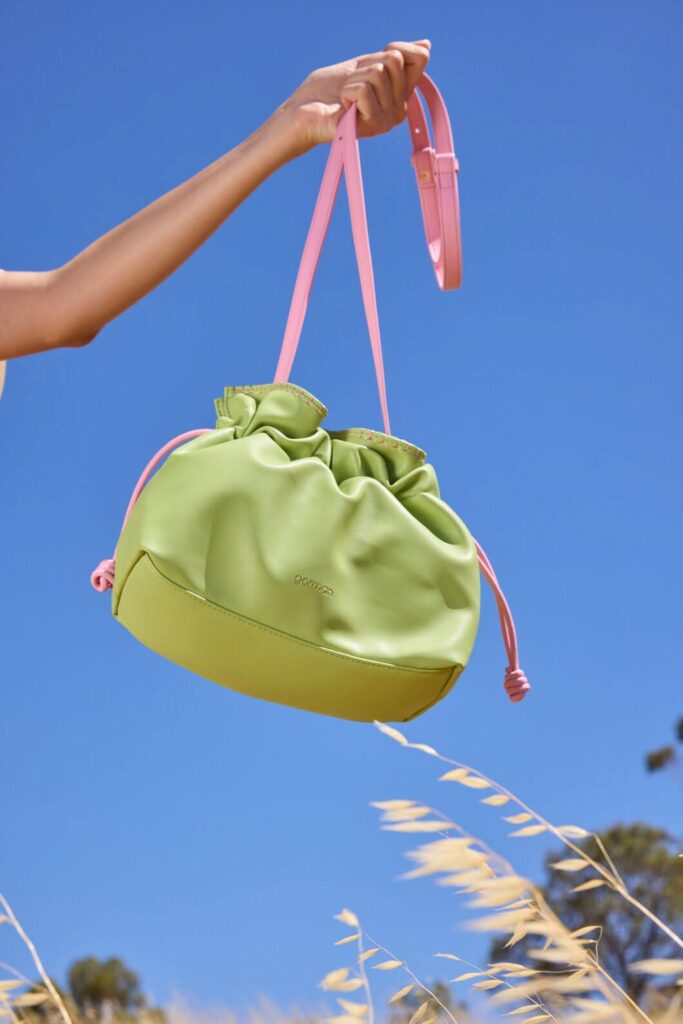 dd – WeShop AI Blog Green handbag before-and-after example showing how one product image becomes a short 360° product video