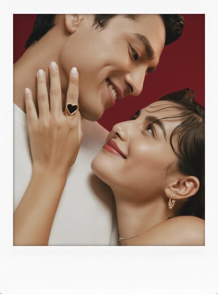 宝丽来6 – WeShop AI Blog Romantic couple portrait transformed into a Polaroid-style photo with a white border and soft nostalgic color grading.