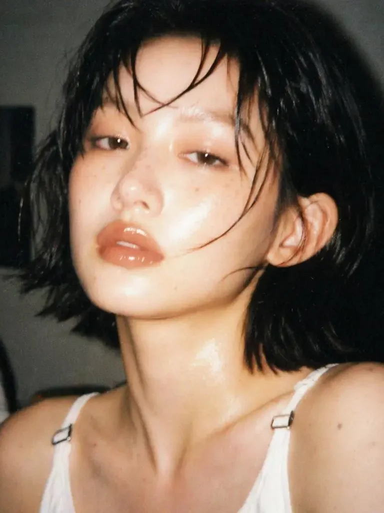 08e41928-96c1-4641-98fd-768ac03f5905_1280x1024png_preview – WeShop AI Blog Close-up portrait transformed with a Digital Camera Filter Online, featuring direct flash, warm skin tones, soft focus, darker shadows, and slight overexposure.