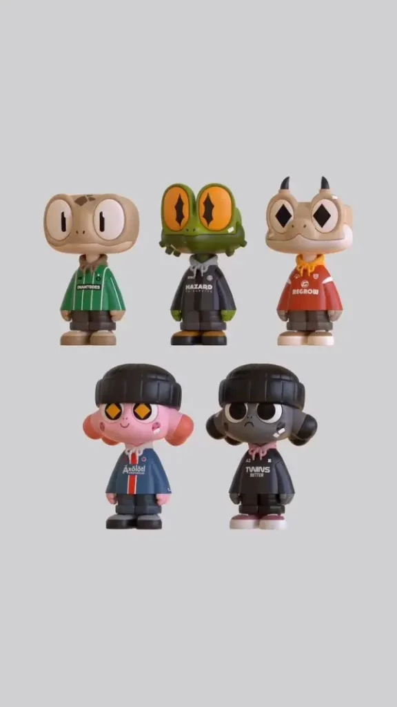 pa5 – WeShop AI Blog Five Cute Crew vinyl figures with different characters, outfits, colors, and facial designs.